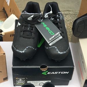 NWT black/camo Easton Mako baseball cleats Y4